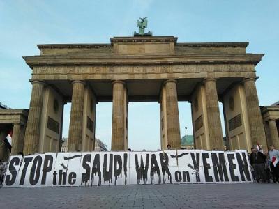 جاليات عربية وأوروبيون يشاركون في “مسيرة الحرية” في برلين تنديدا باستمرار العدوان السعودي على اليمن