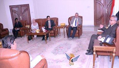 رئيس الوزراء يثمن عالياً الإسناد الإنساني لمنظمتي الصحة العالمية واليونيسيف للشعب اليمني