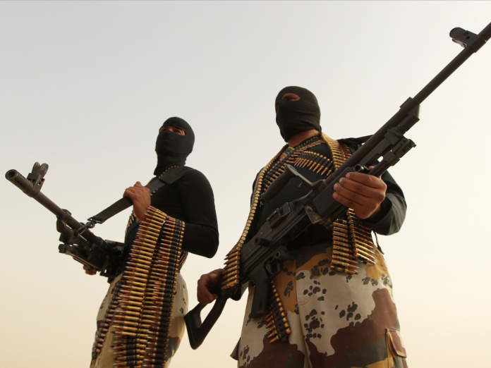 مقتل قيادي بارز في “داعش” الإرهابي مع مرافقيه جنوب كركوك