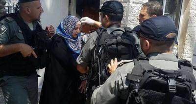 قوات العدو الاسرائيلي يعتقل فتاة بزعم تنفيذ عملية طعن في القدس المحتلة