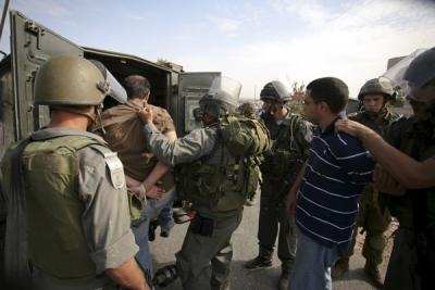 العدو الاسرائيلي يشن حملة اعتقالات جديدة في الضفة الغربية المحتلة