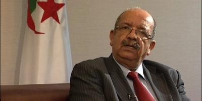 وزير الخارجية الجزائري: نؤكد على وحدة سورية واستقلالها