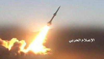 اطلاق صاروخ زلزال 2 على تجمعات للمرتزقة في موزع بتعز