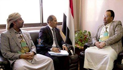 الرئيس الصماد يلتقي وزير المالية ومحافظ صنعاء