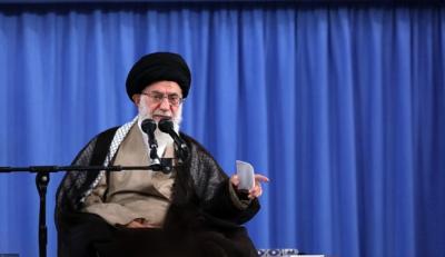 قائد الثورة الإسلامية : الأعداء ليس بمقدورهم ارتكاب أية حماقة تجاه ايران
