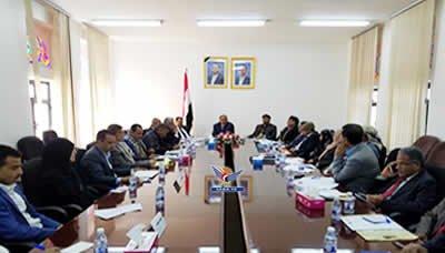 اجتماع بمجلس الشورى يناقش تداعيات العدوان والحصار على الإقتصاد الوطني