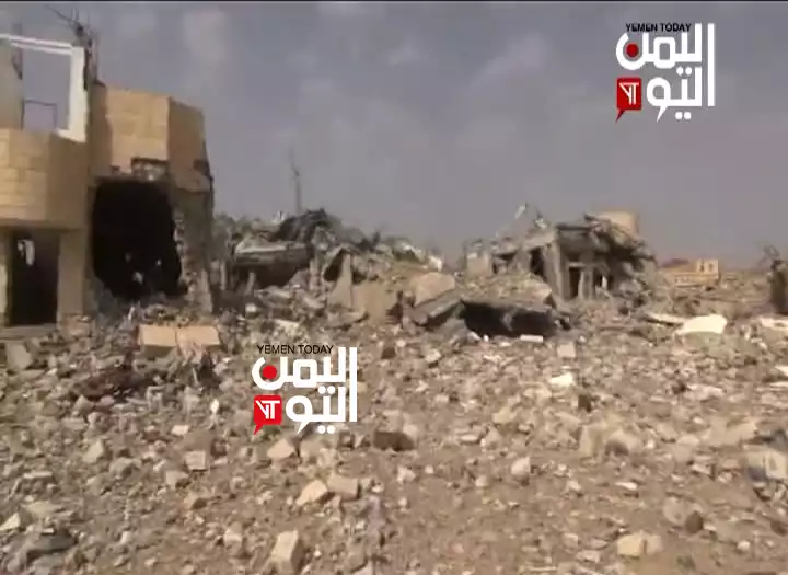 مقاتلات العدوان السعودي تُدمر المجمع الحكومي في صرواح