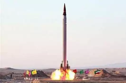 إيران تختبر بنجاح صاروخا باليستيا بعيد المدى