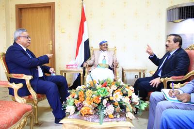 السامعي يلتقي رئيس الوزراء بحضور وزير الخارجية