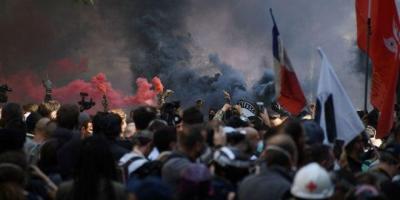 الشرطة الفرنسية تعتقل العشرات من محتجي السترات الصفراء في باريس