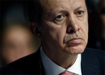 أردوغان يعلن فرض حالة الطوارئ في تركيا لثلاثة أشهر بذريعة “محاولة الانقلاب”