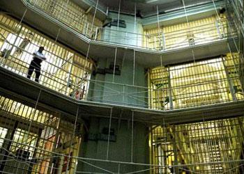 مركز أبحاث بريطاني: السجون الأوروبية أرض خصبة للفكر المتطرف