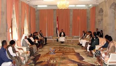 رئيس المجلس السياسي الأعلى يلتقي عددا من أعيان مديرية الخوخة