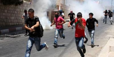 الاحتلال الإسرائيلي يطلق قنابل مسيلة للدموع على أهالي بلدة ميس الجبل في الجنوب اللبناني